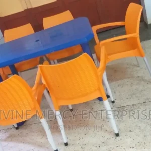 a set of atable and chairs